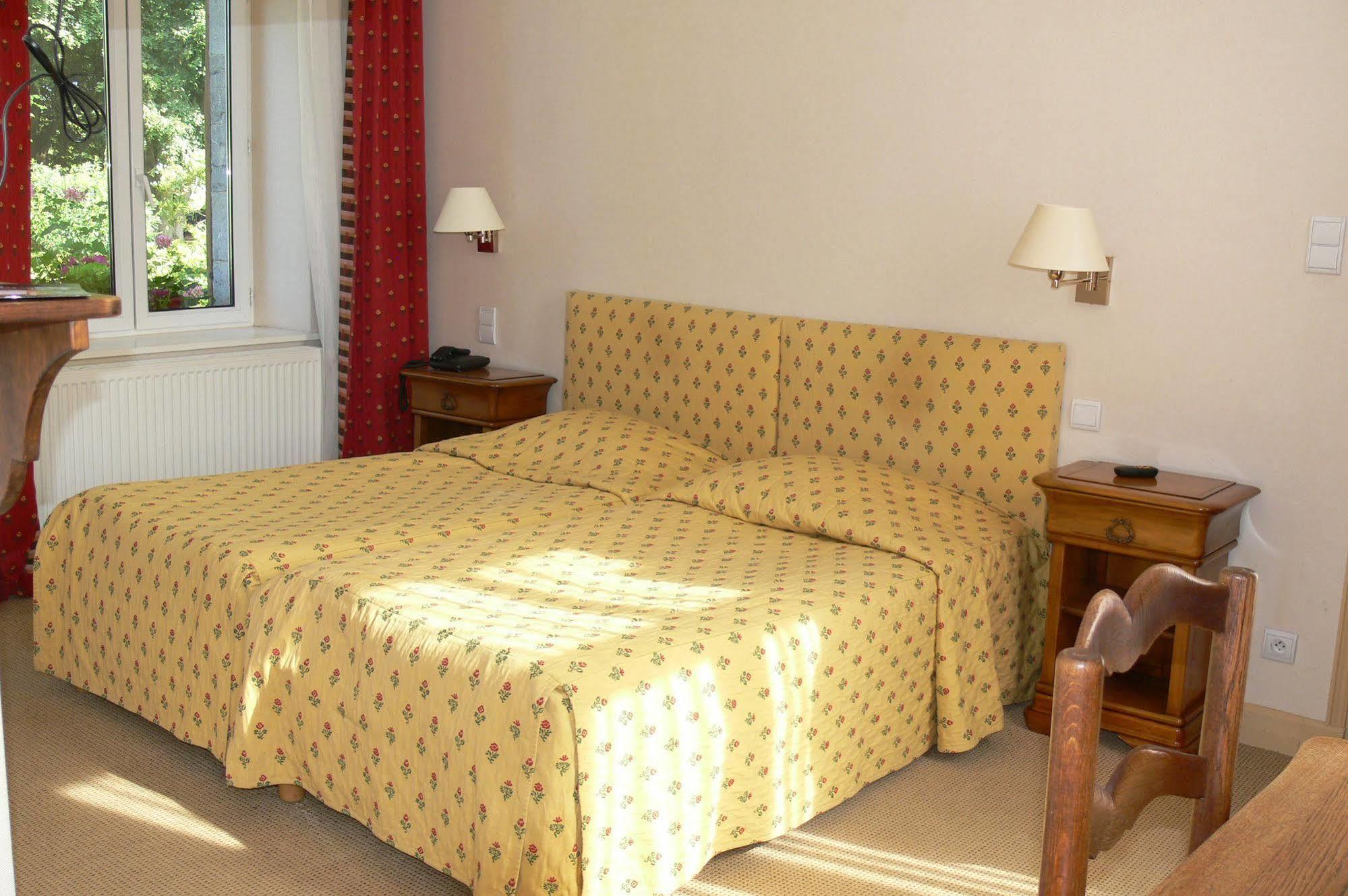Logis - Chateau De La Motte - Hotel & Restaurant Liessies Eksteriør billede