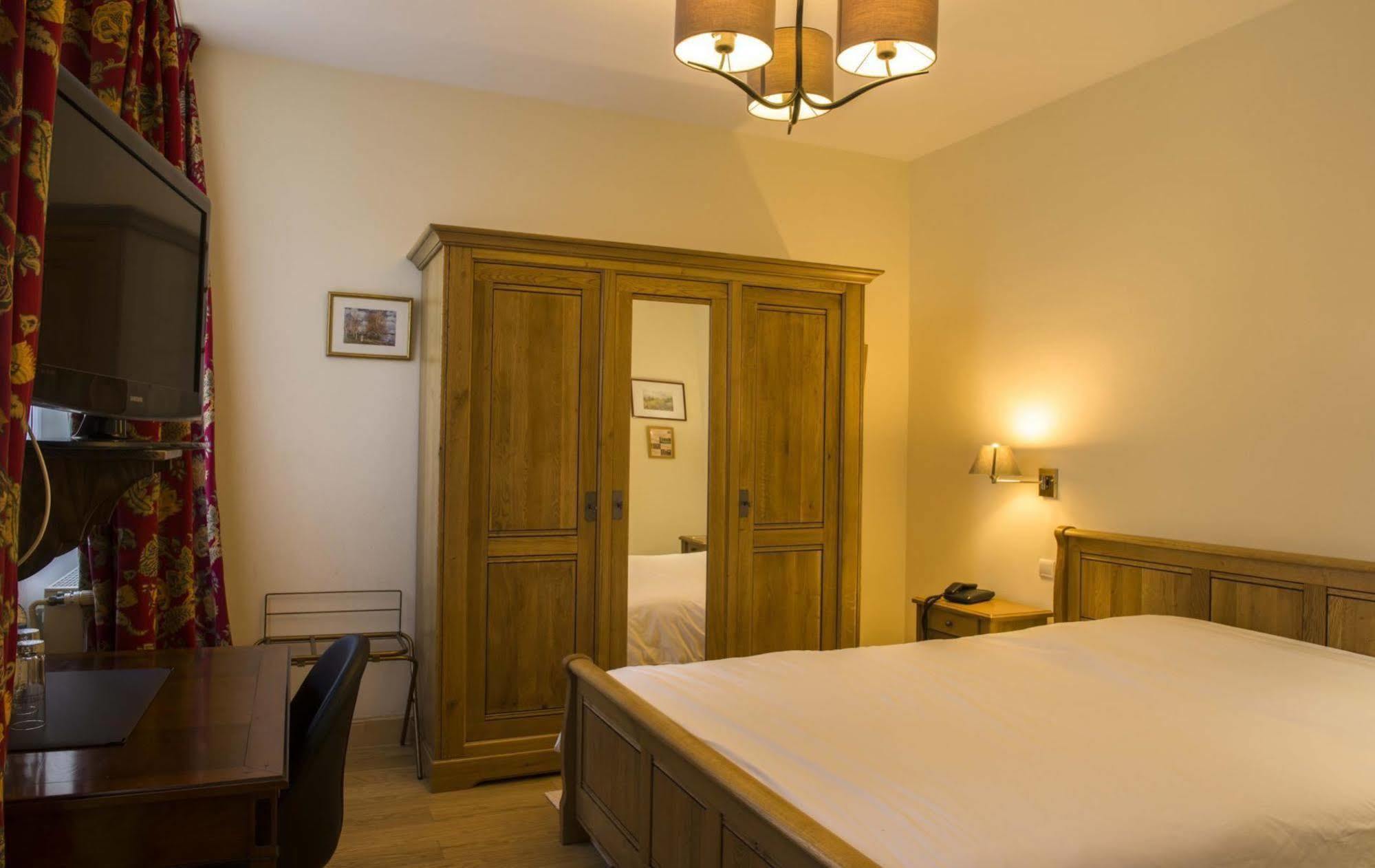 Logis - Chateau De La Motte - Hotel & Restaurant Liessies Eksteriør billede
