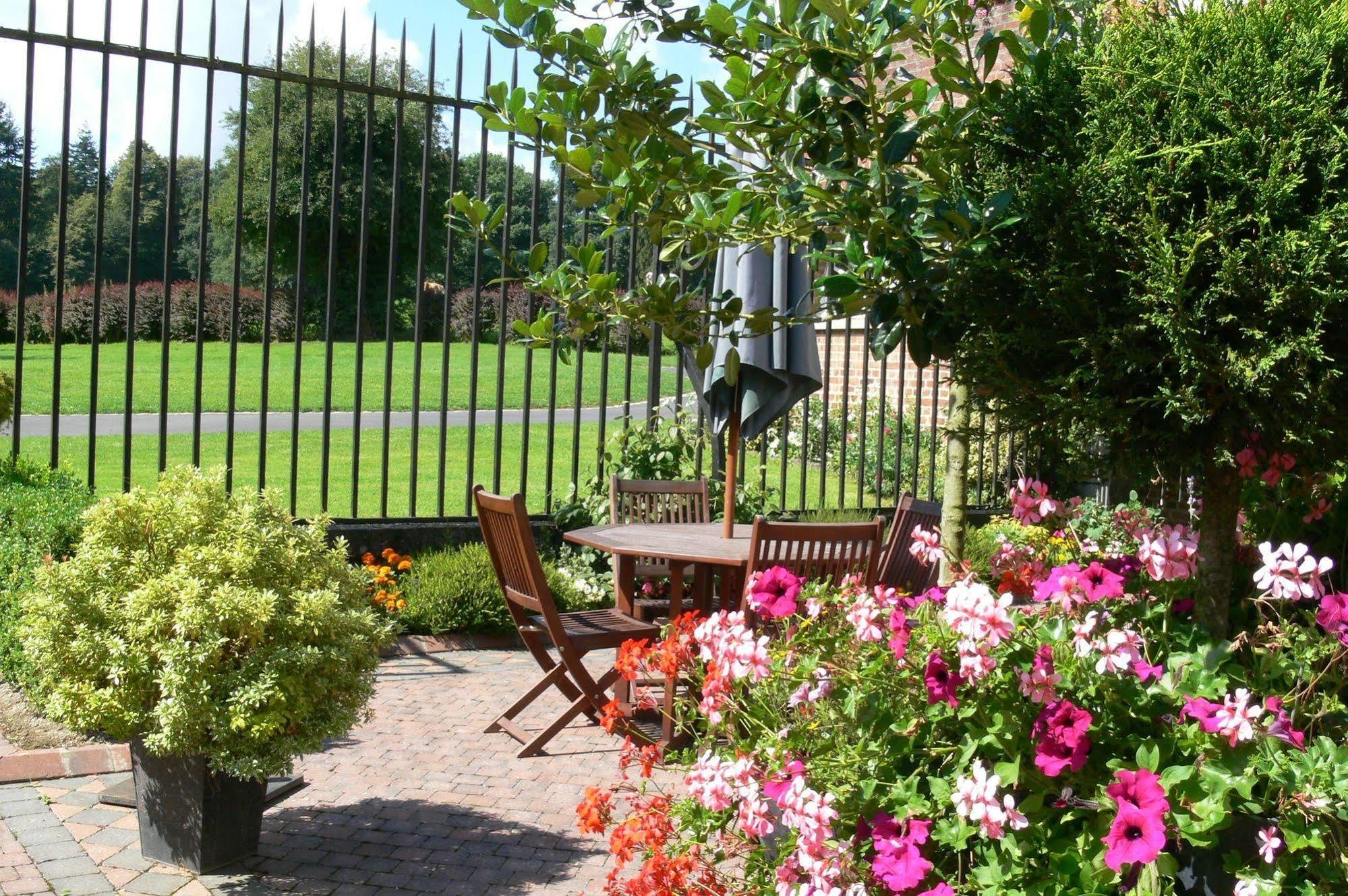 Logis - Chateau De La Motte - Hotel & Restaurant Liessies Eksteriør billede