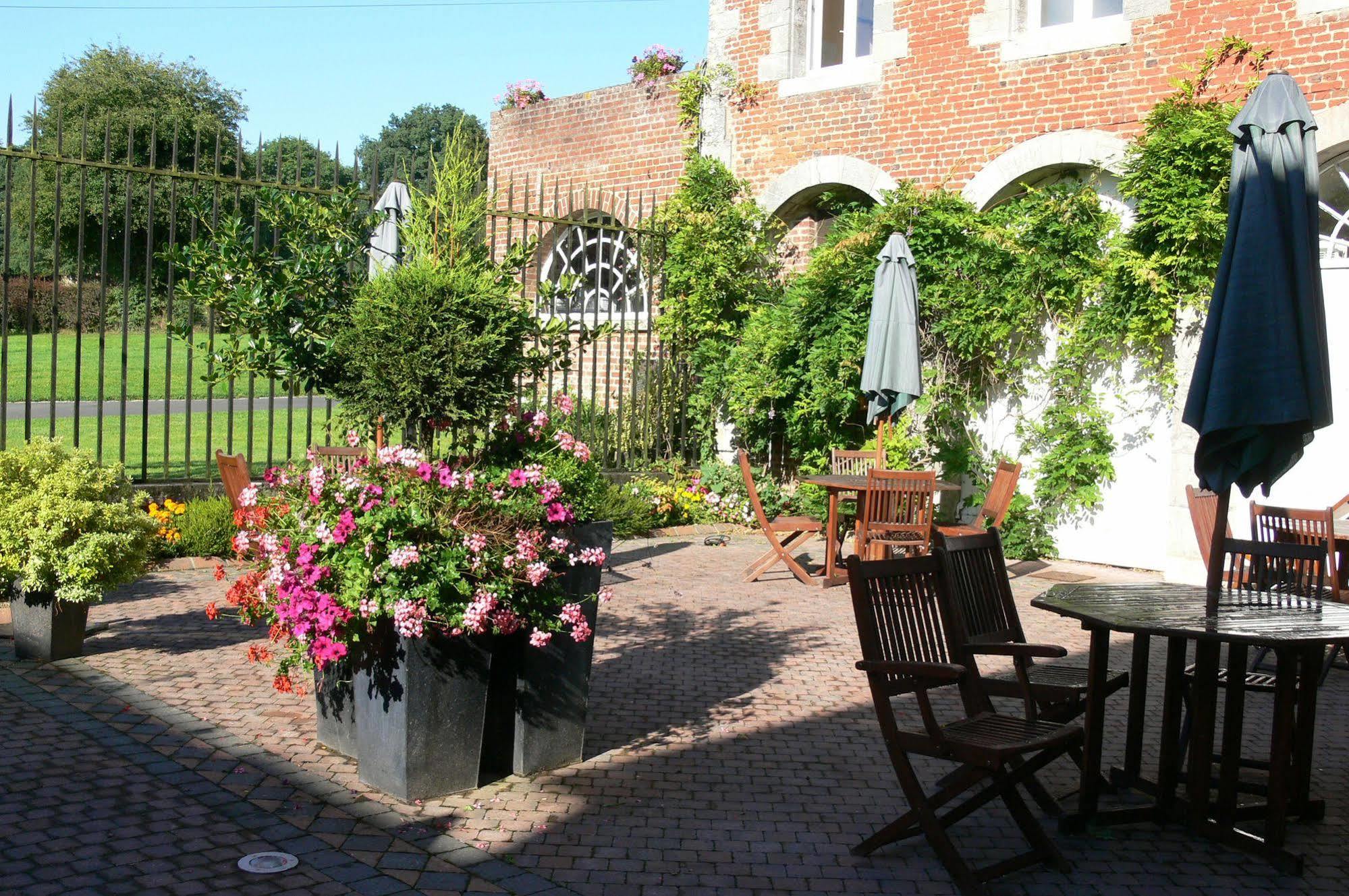 Logis - Chateau De La Motte - Hotel & Restaurant Liessies Eksteriør billede
