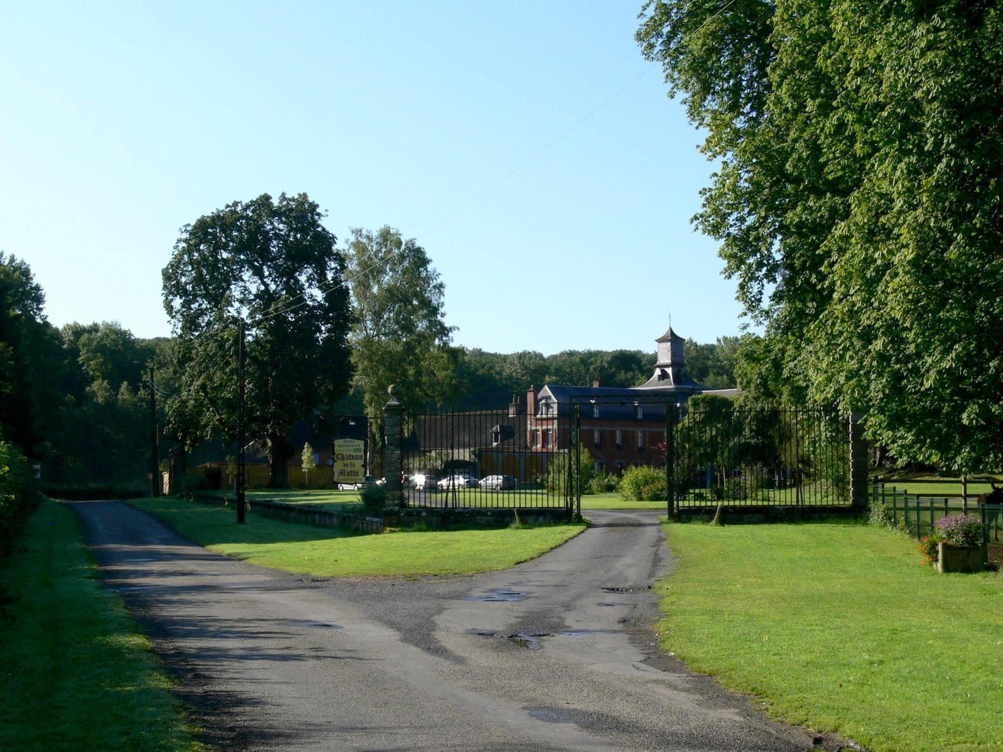 Logis - Chateau De La Motte - Hotel & Restaurant Liessies Eksteriør billede