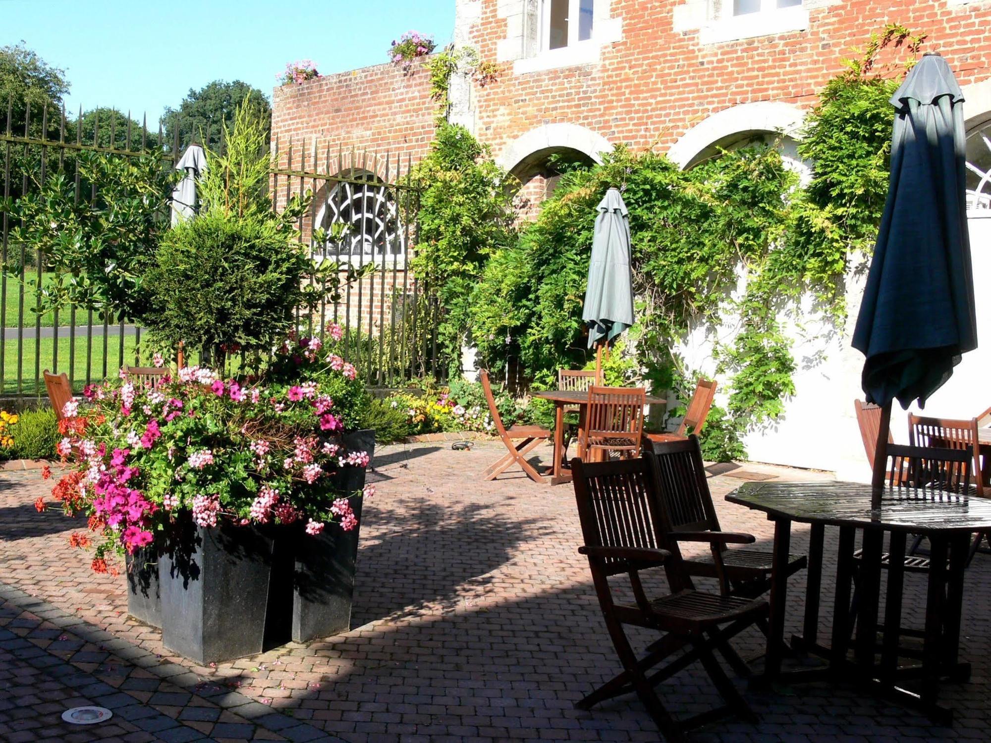 Logis - Chateau De La Motte - Hotel & Restaurant Liessies Eksteriør billede